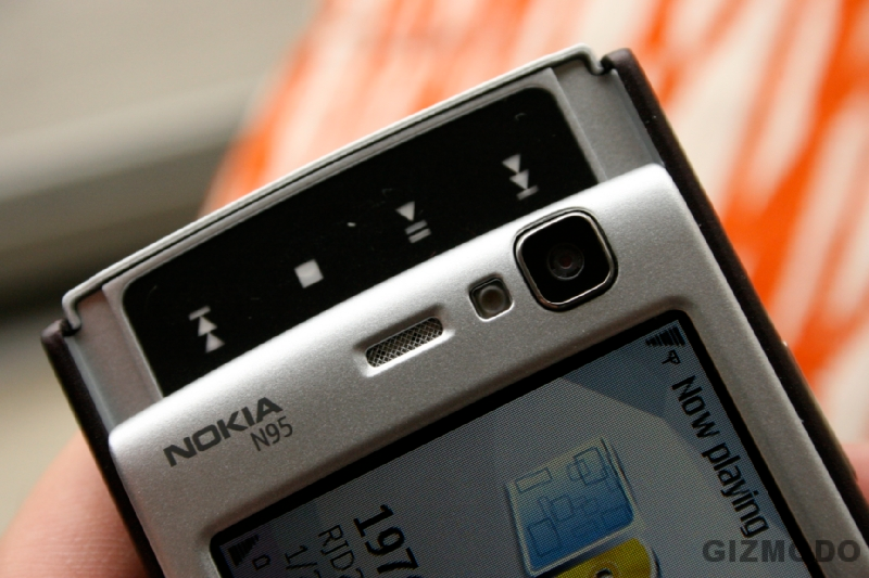 Illustration for article titled Gizmodo's Long-Ass Nokia N95 Review: Why it Rocks, Why it Sucks
